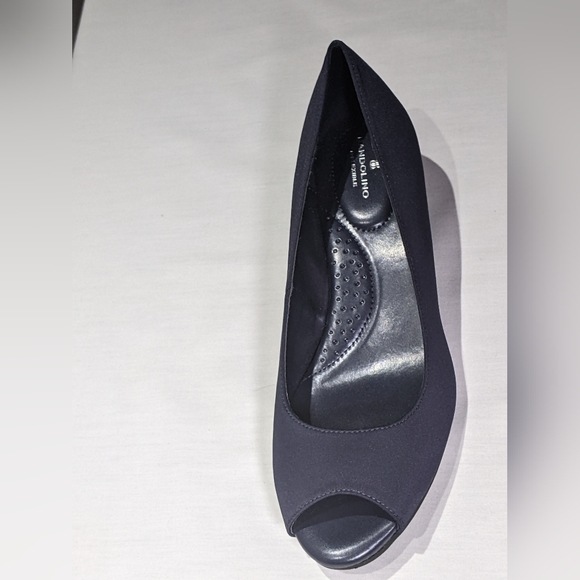 NEW Bandolino Womens Peep Shoe Navy - Picture 2 of 3